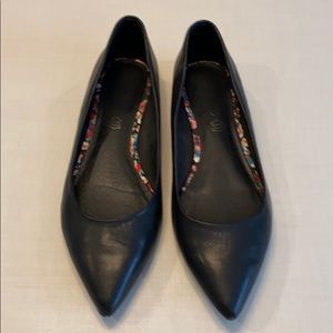Also flats; size 7